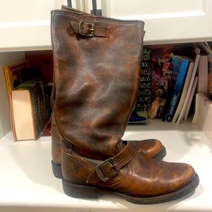 Womens Frye boots. Size 7 1/2. Brown